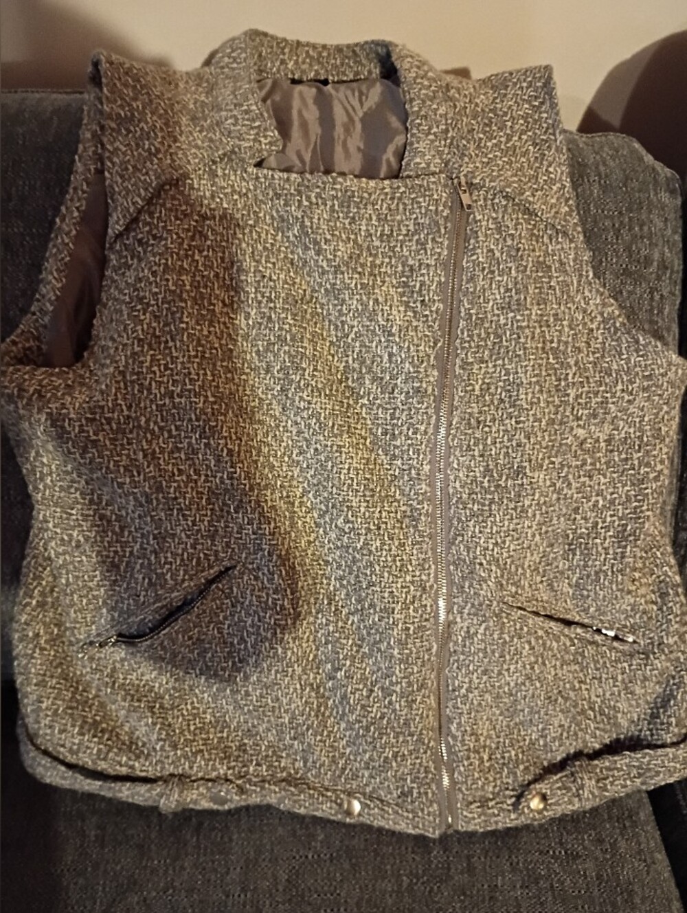 Textured Tweed Zip Front Vest in Gray